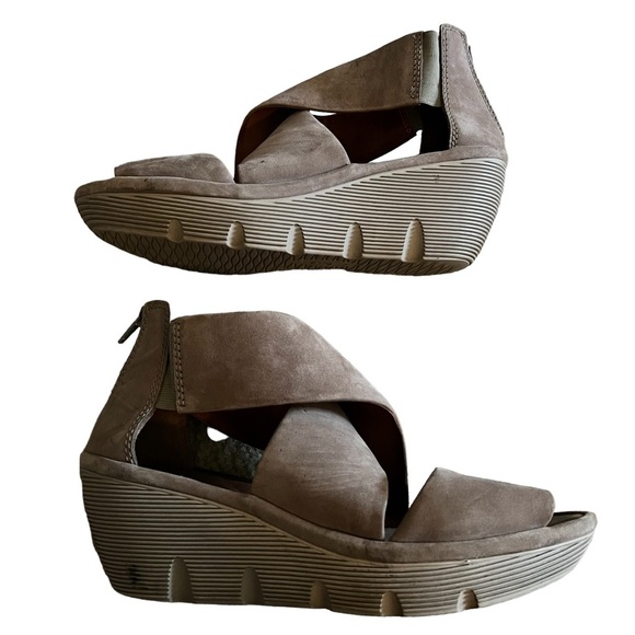 Clarks Womens Tan Strappy Leather Wedge Sandals size 8 - Picture 1 of 9